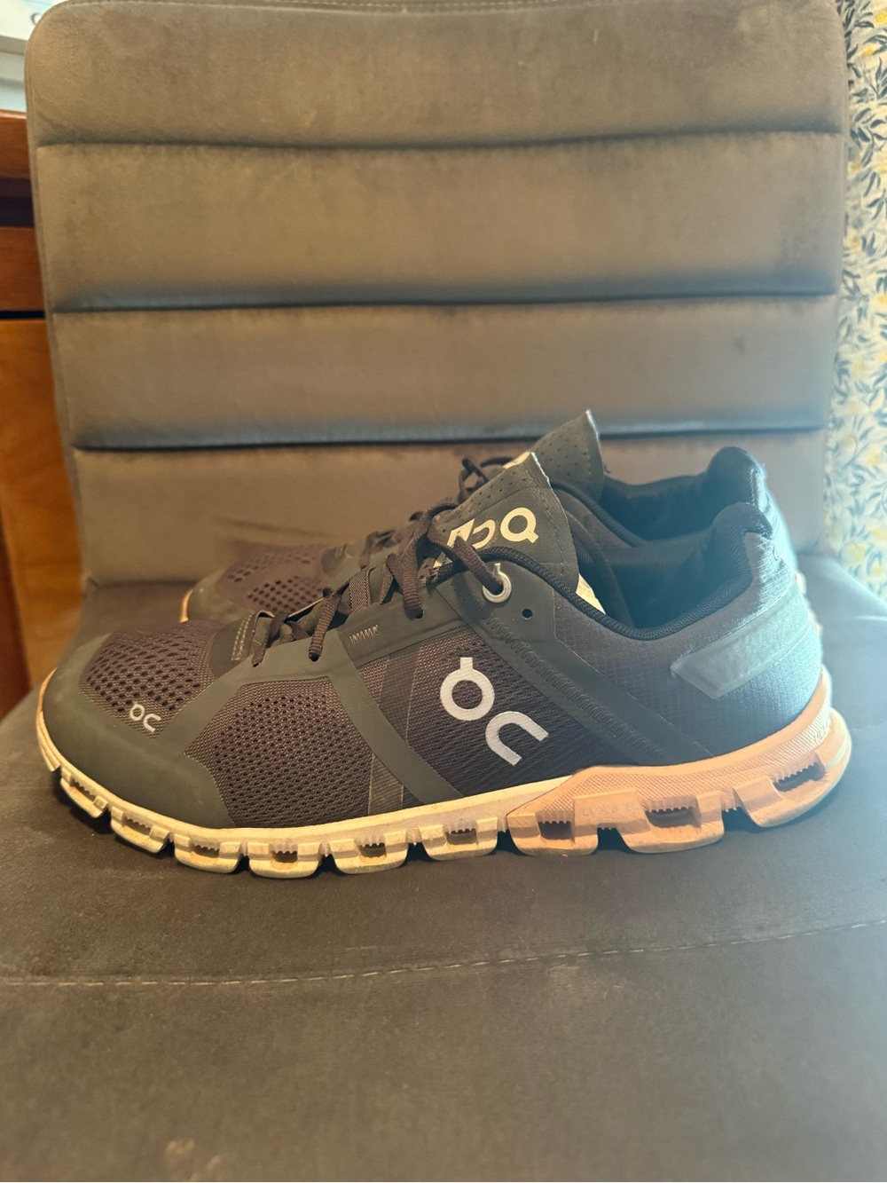 Women’s On Cloud Running Shoes Size 9.5